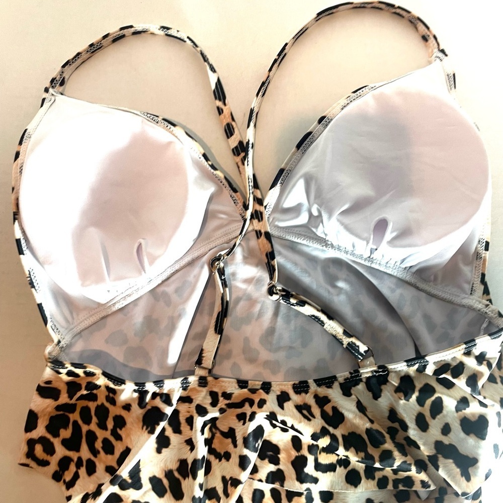 Summer Mae Leopard Print Ruffle One-Piece Swimsuit Crisscross Back Sz. Med. - Picture 7 of 10